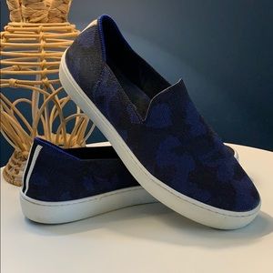 Size 10.5 Rothy’s The Sneaker blue & black camo